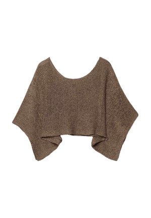 Brauner gestrickter kurzer Poncho mit weiten Ärmeln und abgerundetem Ausschnitt auf weißem Hintergrund.