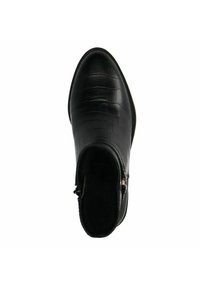 Zwarte leren enkelboot met een gestructureerd krokodillenpatroon, spitse neus, rits aan de zijkant en een gladde binnenvoering.