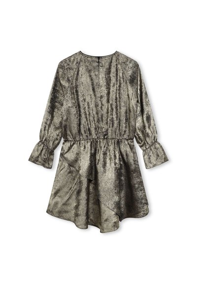 Metalen gouden jurk met lange mouwen, elastische taille en uitlopende ruches aan de onderkant. Heeft een gestructureerde afwerking en subtiele glans.