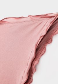 Unselected, pink