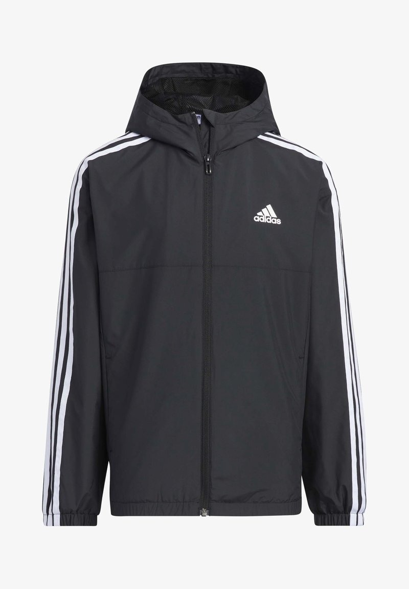 Czarna kurtka zapinana na zamek, wykonana z lekkiego materiału, z kapturem, białymi paskami po boku i logo Adidas na klatce piersiowej.