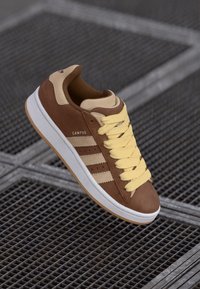 adidas Originals CAMPUS 00S DOUBLE - Skate shoes - preloved brown/sand strata/orange tint