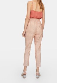 Stradivarius Spodnie materiałowe