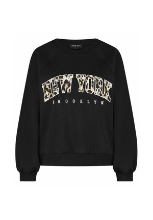 Zwarte sweatshirt met ronde hals, raglanmouwen en elastische boorden. Bevat "NEW YORK" in duidelijke letters met een luipaardprint accent erbovenop.