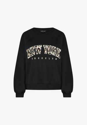 Zwarte sweatshirt met ronde hals, raglanmouwen en elastische boorden. Bevat "NEW YORK" in duidelijke letters met een luipaardprint accent erbovenop.