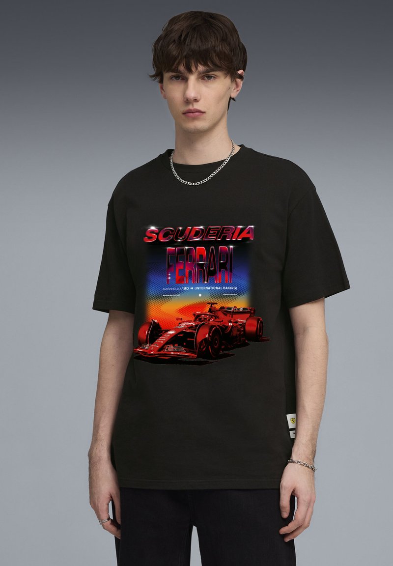 Puma SCUDERIA FERRARI TRIBES RELAXED - Triko s potiskem - black