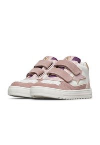 Kinderschuhe aus weißem und pinkem Wildleder, mit zwei Klettverschlüssen, lila Innenfutter und Sternenmuster an der Seite.