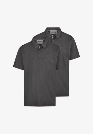 Dwie ciemnoszare koszulki polo z krótkim rękawem, kołnierzykami i kieszeniami na piersi, przedstawione na białym tle.