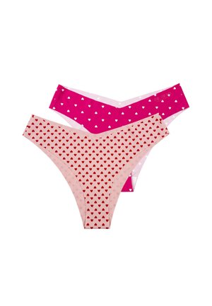 Due paia di slip donna stile bikini in rosa e fucsia, ciascuno decorato con piccoli cuori, disposti distesi su sfondo bianco.