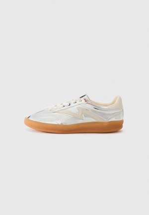 GIIA - Trainers - silver