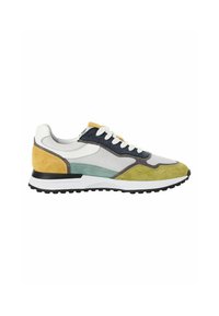 Sneaker multicolore caratterizzato da un mix di rete e suede in bianco, navy, giallo, verde e grigio, con una suola in gomma nera testurizzata.