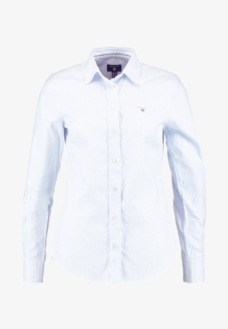 Camicia a maniche lunghe azzurro chiaro con strisce bianche verticali, chiusura con bottoni, colletto e piccolo logo ricamato sul petto.