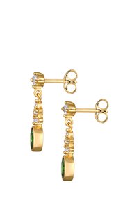 Guldøreringe med grønne cirkulære sten, accentueret af små klare ædelsten. Har en post-back design og detaljeret udsmykning.