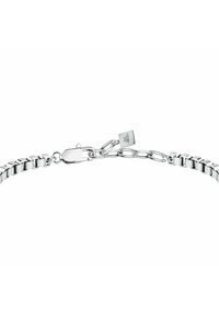 Bracciale in argento con anelli interconnessi e una finitura liscia. Chiusura e catena regolabile con un piccolo tag con marchio.