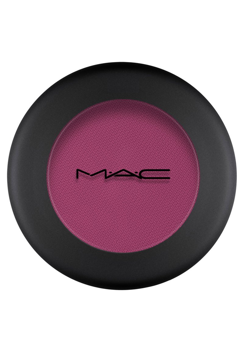 MAC-oogschaduw in een ronde, matte zwarte compact. Beschikt over een levendige, textuurachtige paarse poederinterieur. Merkenlogo gecentreerd in het zwart.