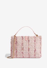 Borsa a tracolla in tweed rosa trapuntato con catena metallica dorata, con un accento in pelle rosa piatta e motivi colorati in filo sparsi in tutto il design.