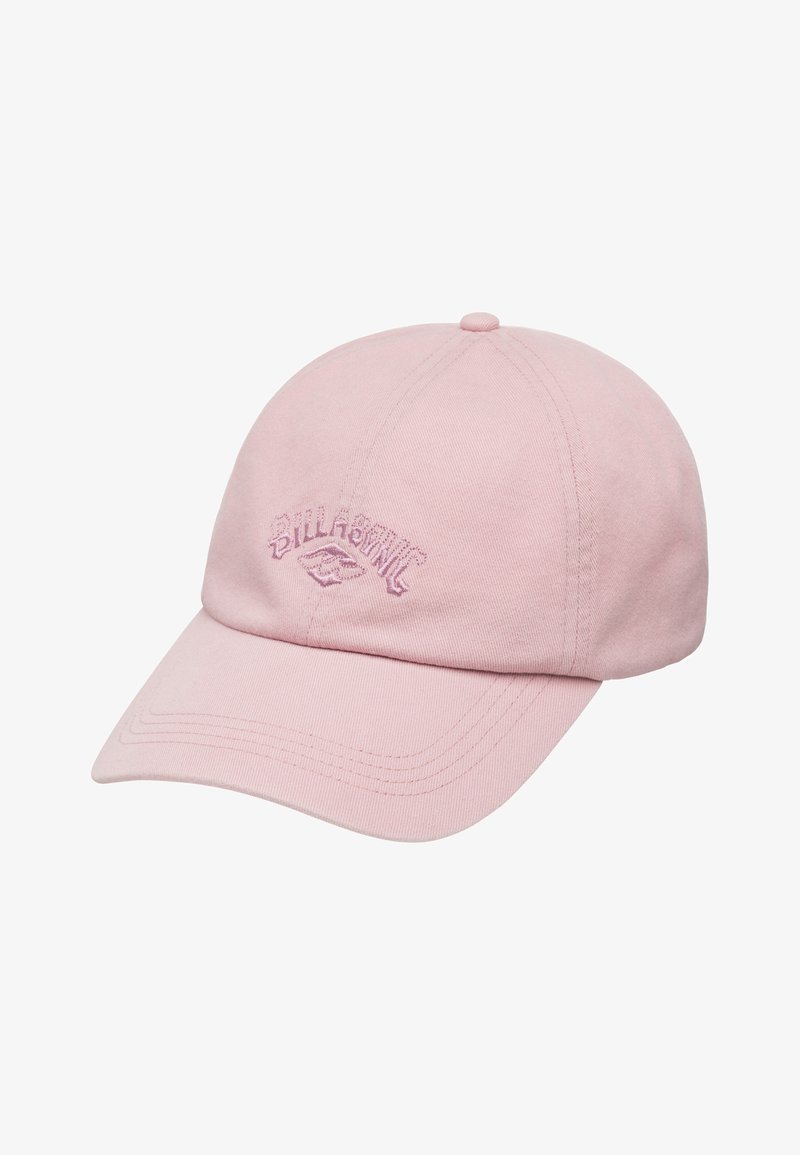 Gorra de béisbol de algodón rosa con visera curva, con detalles de logotipo bordados en la parte frontal. Textura suave y forma clásica.