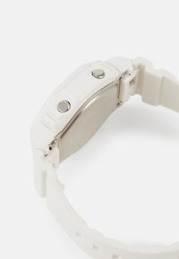 G-SHOCK P2100 - Ura - white
