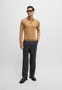 BOSS LANCIONE - Tops ar garām piedurknēm - beige