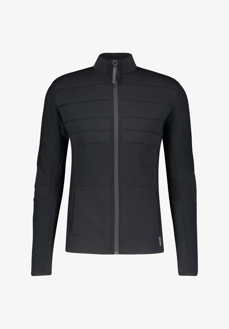 Musta vetoketjullinen takki korkealla kauluksella, teksturoituja paneeleja rinnassa ja hihoissa sekä kaksi etutaskua. Sileä kankaan pinta.