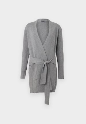 Hallikas kootud kardigan, millel on ümber mähkimise disain, pikad varrukad ja vöö. Omab külgtaskuid ja soonikkoes varrukaotsi lisaks tekstuurile.