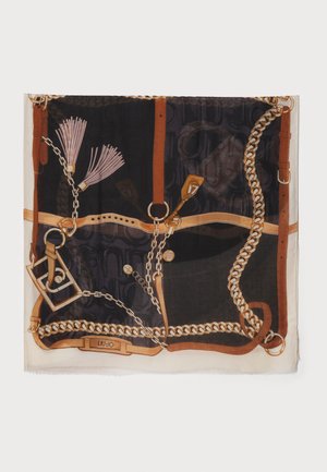 Pañuelo cuadrado en tonos oscuros con patrones de cadenas y correas. Presenta borlas rosas y una etiqueta de marca. Los bordes son desflecados, añadiendo textura.