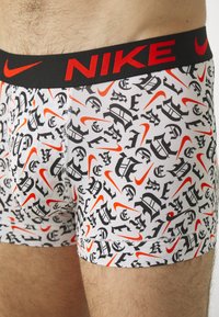 Nike Underwear ESSENTIAL TRUNK 3 PACK - Boxers - white/black/picante red