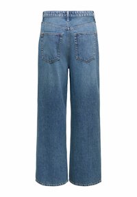 Jean à jambes larges en denim bleu clair. Doté d'une taille haute, de deux poches arrière et d'un ourlet brut. Le tissu présente une apparence légèrement texturée et résistante.