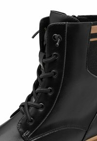 Marco Tozzi Bottines à plateau - black nature