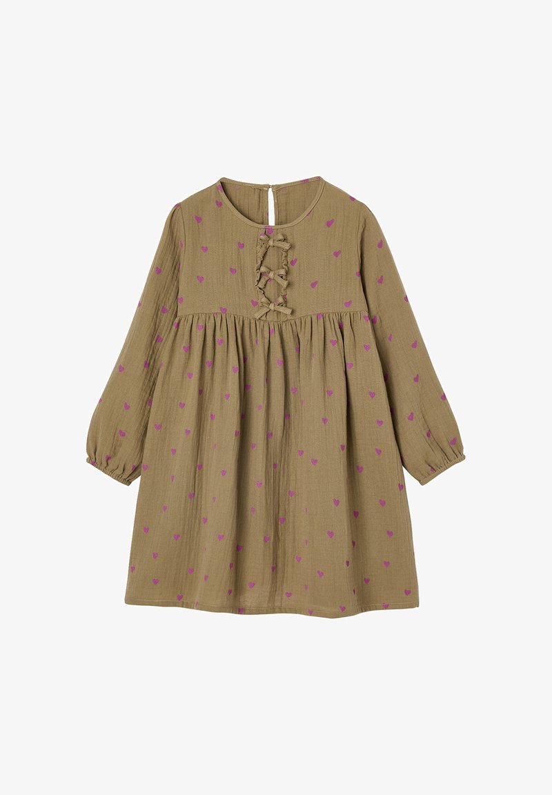 Braun Baumwollkleid mit rosa Herzmustern, Rundhalsausschnitt, Rüschendetail auf der Vorderseite, langen Ärmeln mit elastischen Bündchen und Knopfverschluss im Rücken.