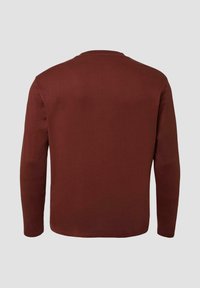 Koszula z długim rękawem w ciemnoczerwonej bawełnie. Posiada okrągły dekolt, prosty design oraz miękką teksturę bez widocznych wzorów czy akcentów.