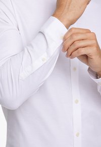 Lindbergh OXFORD SUPERFLEX - Camisa - white
