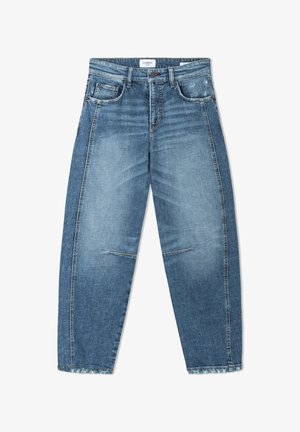 Jean en denim bleu, taille haute, jambes droites, effet délavé, cinq poches et coutures visibles le long des jambes.