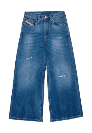 Jeans denim blu a gamba larga con dettagli usurati, cinque tasche e chiusura con bottone.