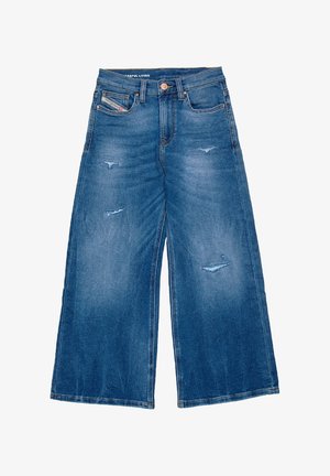 Jeans denim blu a gamba larga con dettagli usurati, cinque tasche e chiusura con bottone.