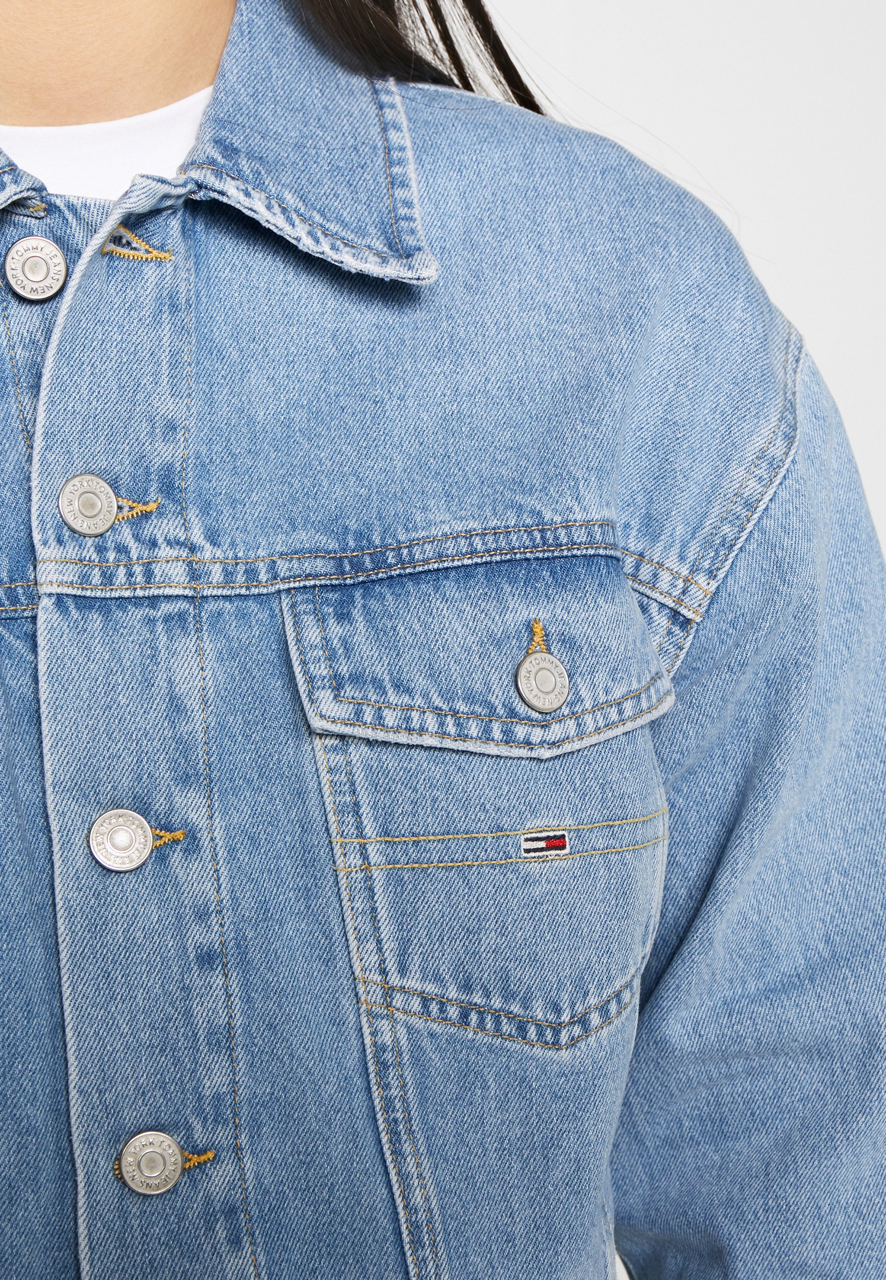 tommy jeans cropped trucker jacket