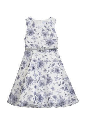 Blumenkleid mit ärmellosem Design, weiße Stoff mit lila Blumen und Schmetterlingen verziert, Taillenumrandung mit einem silbernen Schleifenakzent.