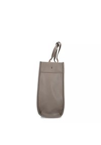 Grijze lederen handtas met een gestructureerd design, twee bovenhandvatten, een ruime textuur en een kleine decoratieve hardware accent aan de voorkant.