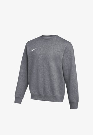 Sweat-shirt gris à col rond avec manches longues et logo Nike swoosh blanc sur le haut à gauche de la poitrine.