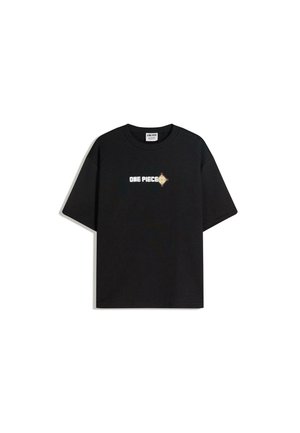 Sort T-shirt med korte ærmer med teksten "ONE PIECE" og en lille gul og hvid diamantformet grafik midt på brystet.