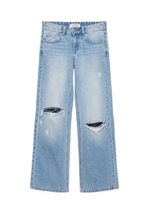 Svetlo modre denim hlače širokih nog z strganinami na obeh kolenih in majhnimi obrabljenimi madeži na stegnih.