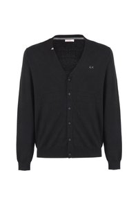 Cardigan nero con scollo a V, maniche lunghe, chiusura con bottoni e un piccolo logo accentato sul petto. Realizzato in un materiale morbido e testurizzato.