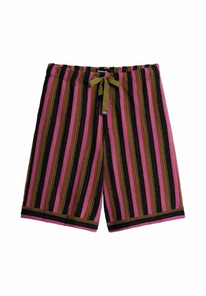 Kniehoge shorts met verticale roze, bruine en zwarte strepen, voorzien van een groene tailleband met trekkoord.