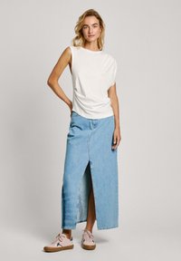 Pepe Jeans Marškinėliai su spaudiniu - mousse white