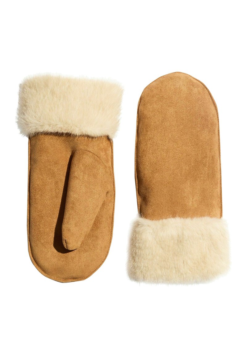 Pruunid seemisnahast kindad kreemja kunstkarvaga mansetiga; ühel kindal on eraldi pöial, teisel tavaline kinnasmudel.