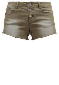 Short en jean vert olive avec ourlets effilochés, trois boutons sur le devant, et poches à l'avant et à l'arrière.