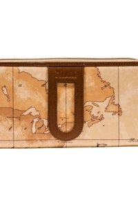 Portafoglio marrone con zip caratterizzato da un design della mappa di un beige chiaro. Include una maniglia distintiva e il nome del marchio impresso sul davanti.