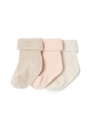 Drei gefaltete Babysocken in Beige, Rosa und Cremefarben, nebeneinander angeordnet auf einem weißen Hintergrund.