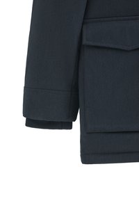 Cappotto blu scuro realizzato in un tessuto testurizzato, con una grande tasca a toppa, polsini a costine e un design strutturato.
