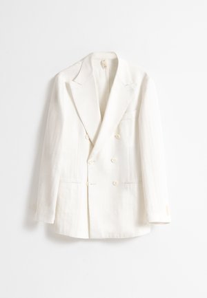 Blazer blanco cruzado con solapas de pico, seis botones y dos bolsillos frontales, mostrado plano sobre un fondo blanco.